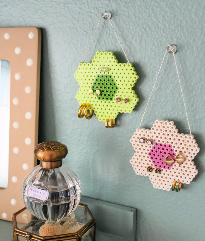 30-diy-earring-holder-ideas-to-make-and-display-earrings
