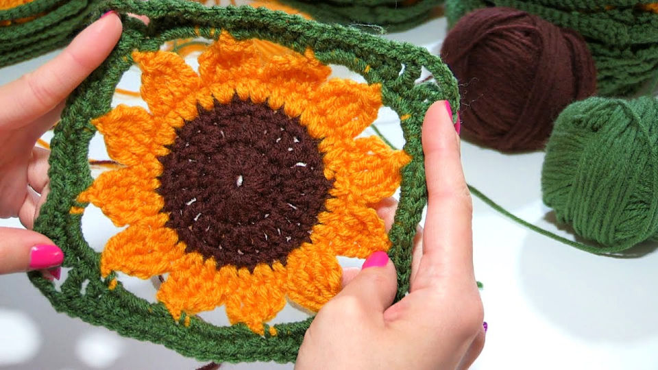 25 Free Crochet Sunflower Patterns (Step by Step Pattern)