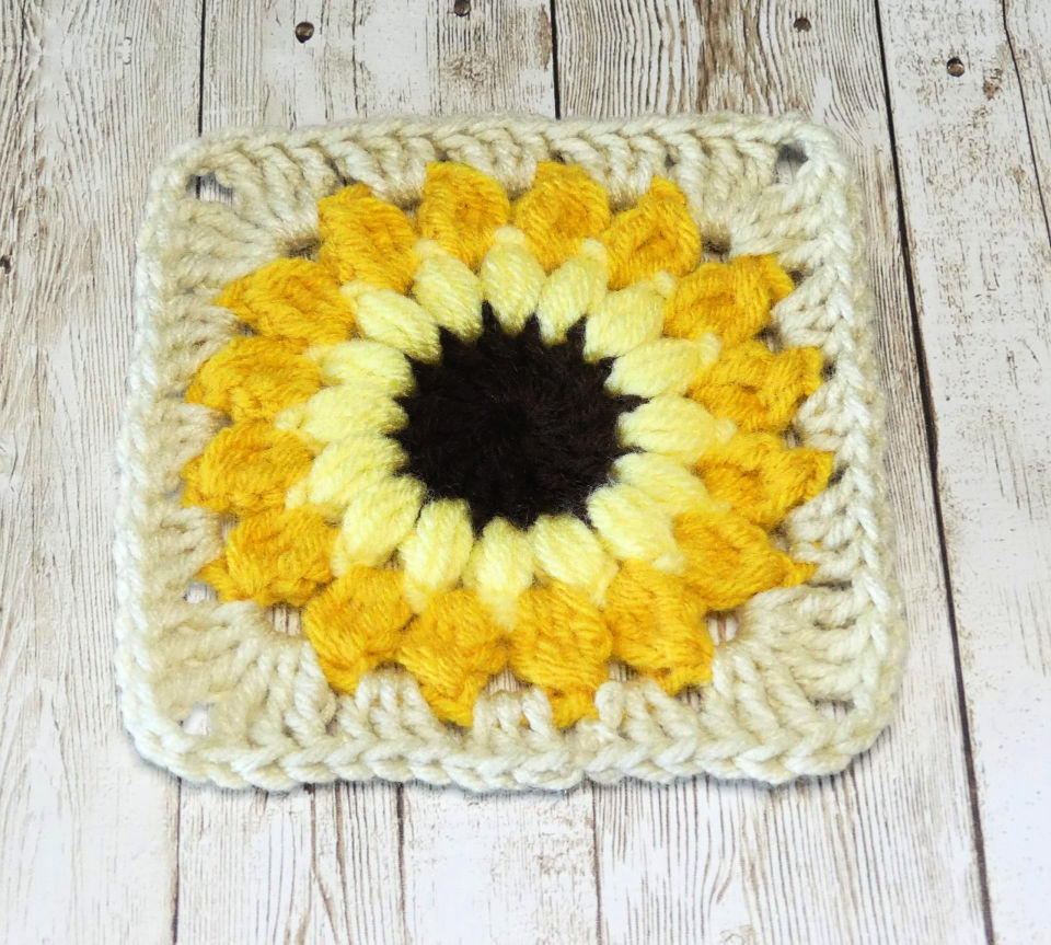 25 Free Crochet Sunflower Patterns (Step by Step Pattern)