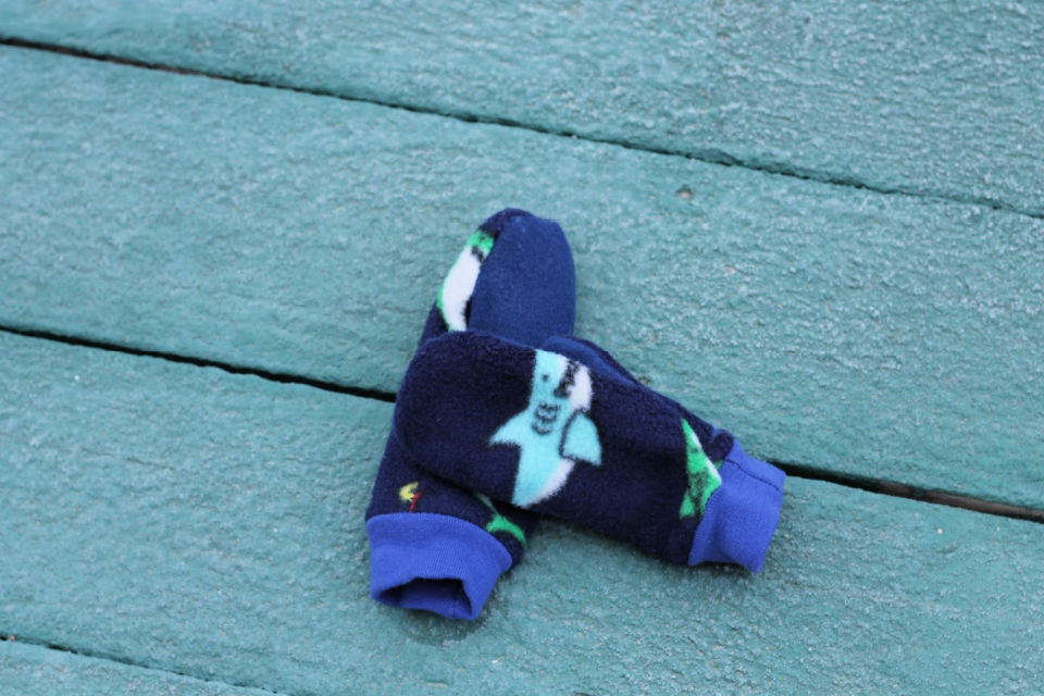 25 Free Mitten Sewing Patterns {Step by Step Pattern}