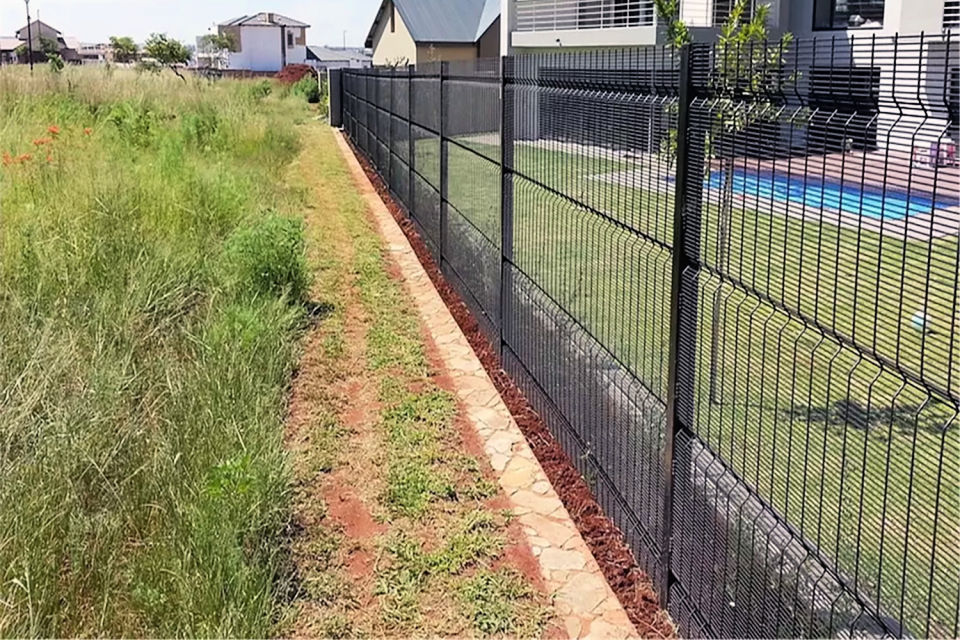 23 DIY Wire Fence Ideas Learn How to Build a Wire Fence